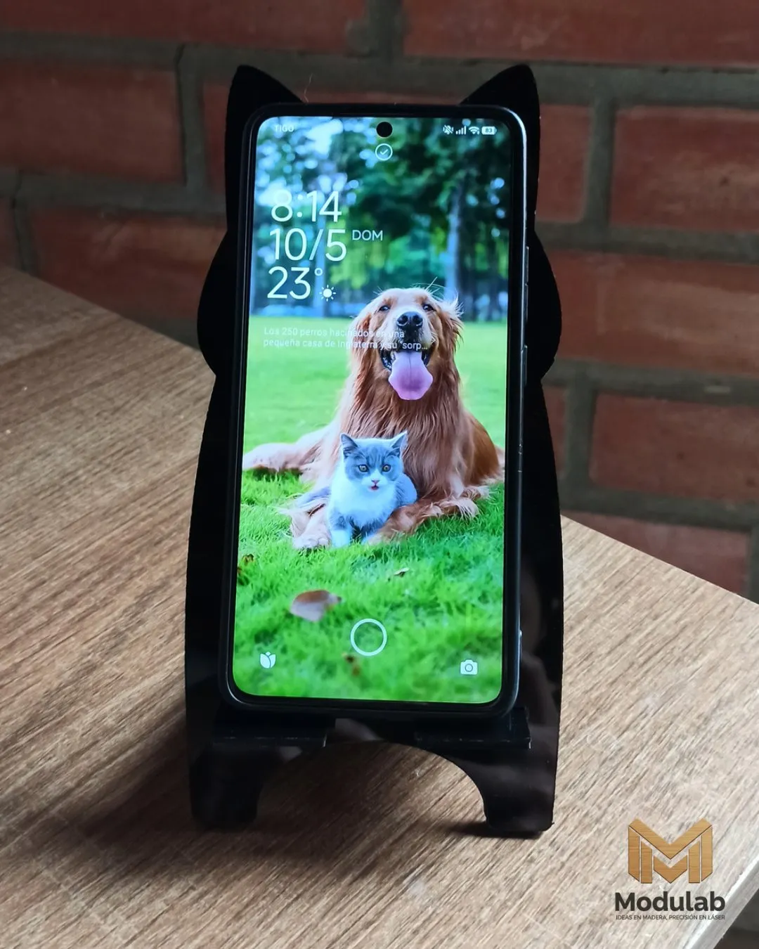 Portacelular personalizado en acrílico negro miniatura 3